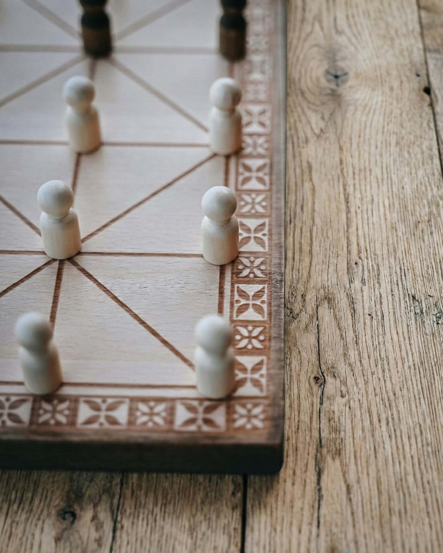 Alquerque – Drevená strategická hra z bukového dreva (30x30 cm) 2